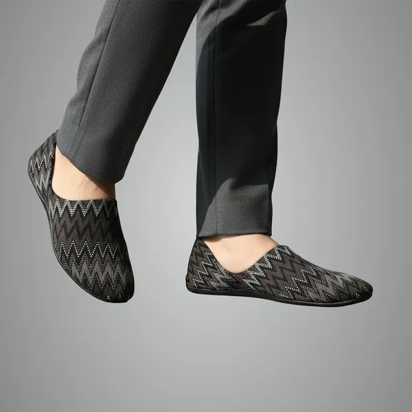 Black_Synthetic_Leather_Sneakers_For_City_Walking_&_Daily_Use