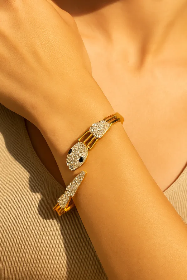Golden_Premium_&_Elegant_Bracelet_For_Women