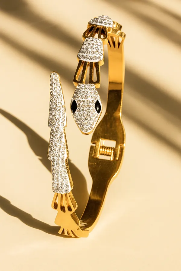 Golden_Premium_&_Elegant_Bracelet_For_Women