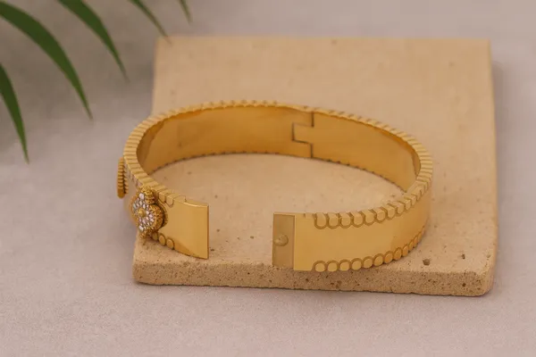 Golden_Premium_&_Elegant_Bracelet_For_Women