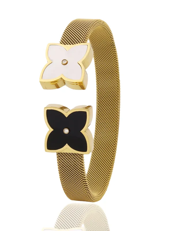 Golden_Premium_&_Elegant_Bangle_For_Women