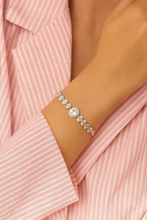 Silver_Premium_&_Elegant_Bracelet_For_Women