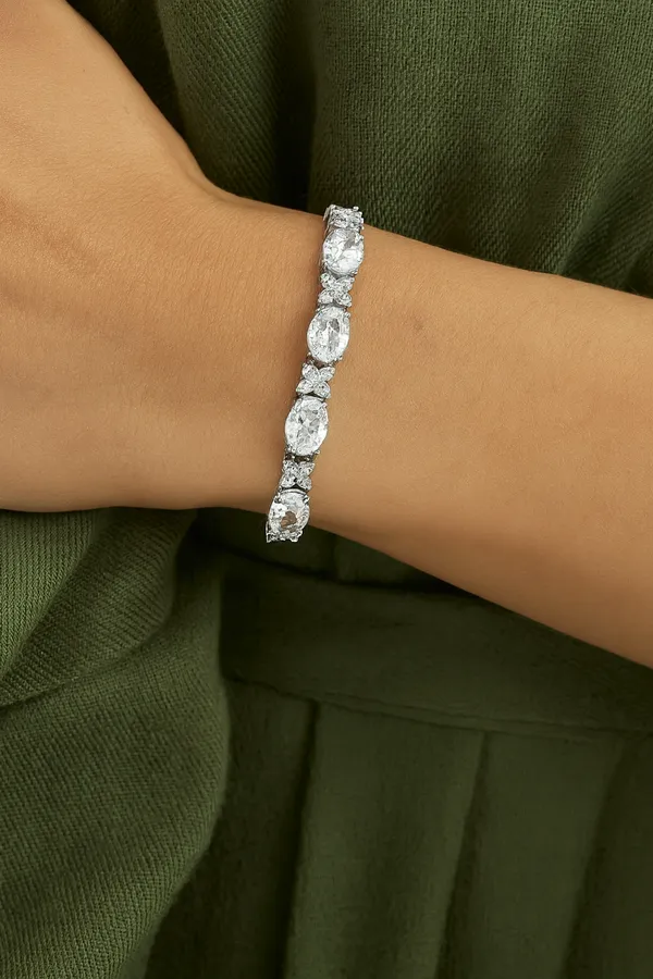 Silver_Premium_&_Elegant_Bracelet_For_Women