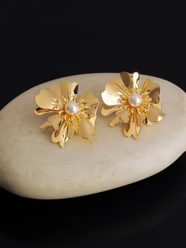Golden_Premium_&_Elegant_Earrings_For_Women