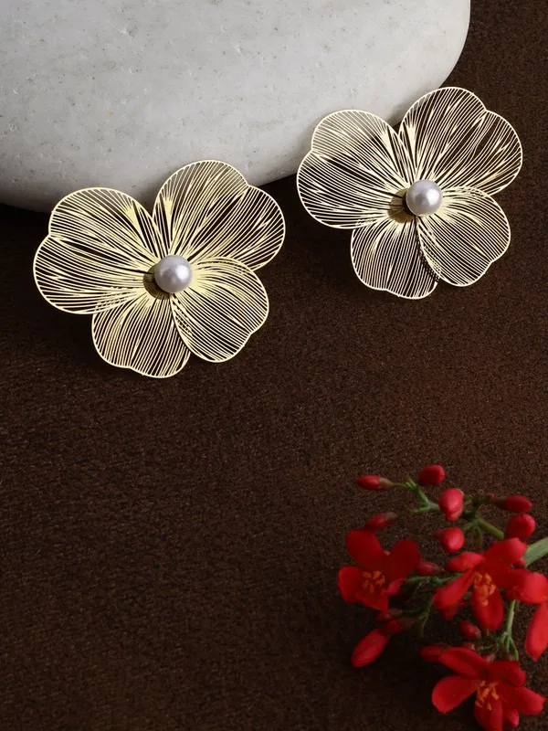 Golden_Premium_&_Elegant_Earrings_For_Women