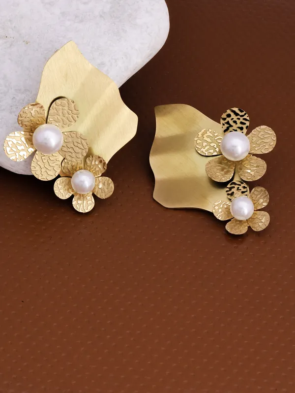 Golden_Premium_&_Elegant_Earrings_For_Women