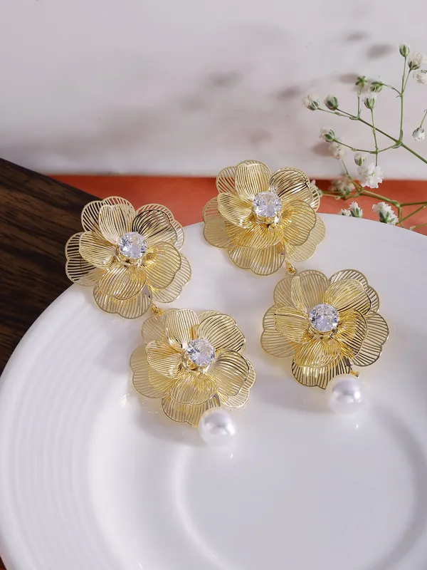 Golden_Premium_&_Elegant_Earrings_For_Women