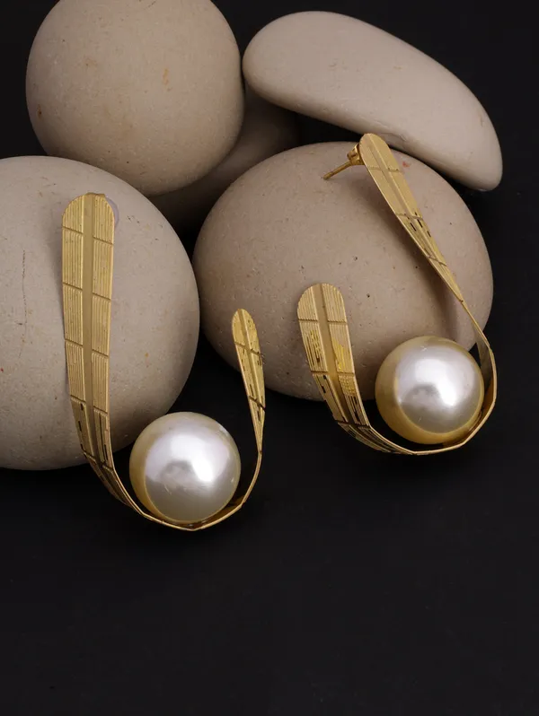 Golden_Premium_&_Elegant_Earrings_For_Women