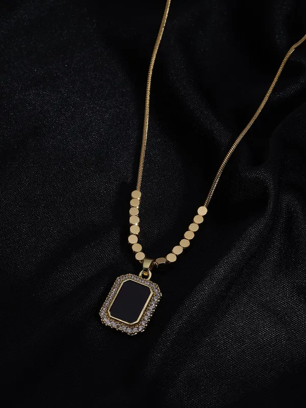 Golden_Premium_&_Elegant_Necklace_For_Women