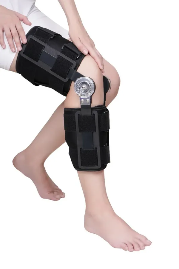 Black_Metal_Rom_Knee_Brace