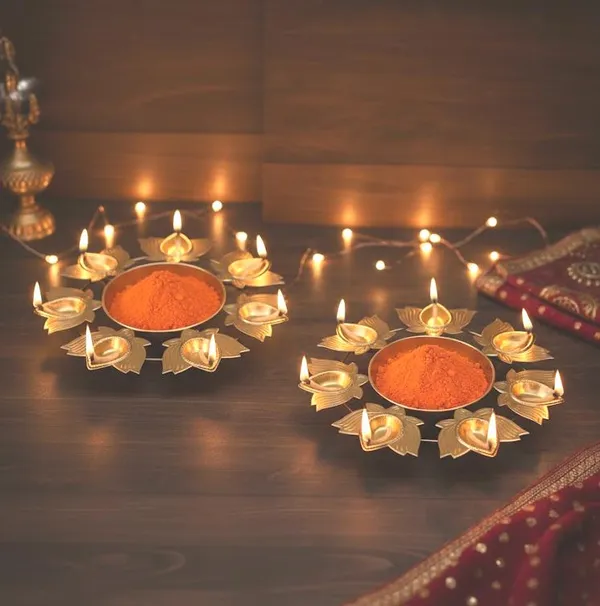 Gold_The_Charm_Of_Lotus-Shaped_Diya_Urli_Bowl_(Set_Of_2_Pc)