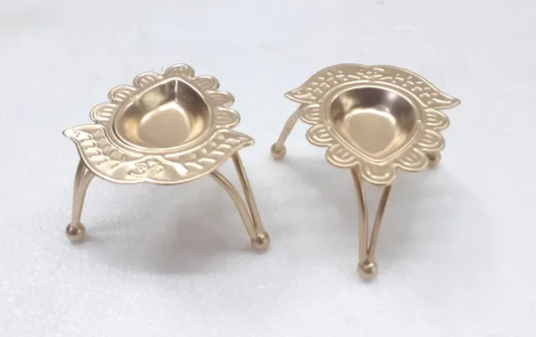 New_Design_Metal_Diyas_on_Stand_Set_of_2_Pc_