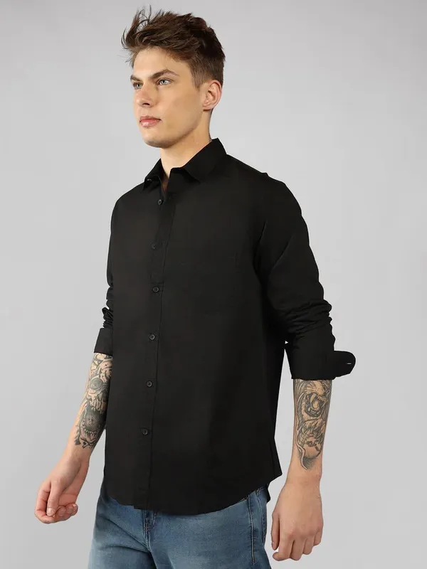 Black_Cotton_Blend_Solid_Regular_Fit_Shirt_For_Men