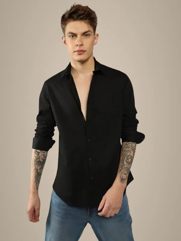 Black_Cotton_Blend_Solid_Regular_Fit_Shirt_For_Men