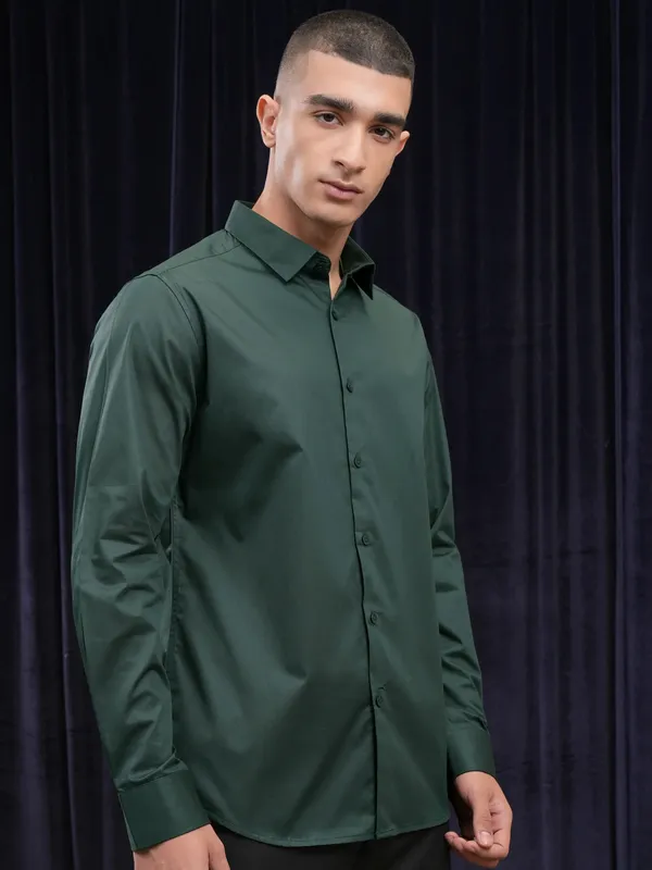 Green_Cotton_Blend_Solid_Regular_Fit_Shirt_For_Men