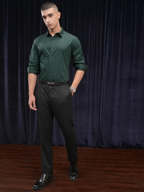 Green_Cotton_Blend_Solid_Regular_Fit_Shirt_For_Men