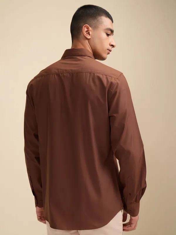 Brown_Cotton_Blend_Solid_Regular_Fit_Shirt_For_Men