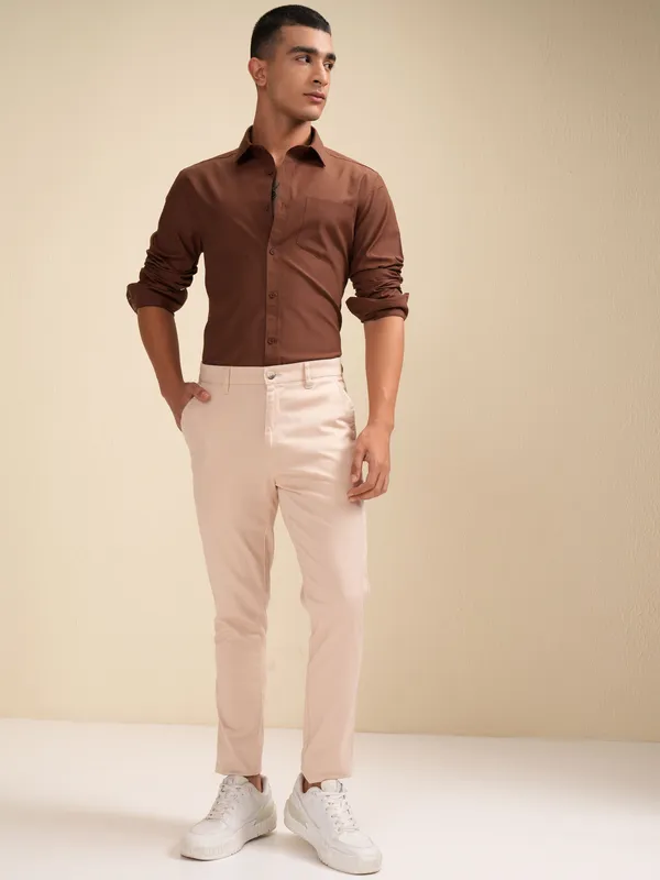 Brown_Cotton_Blend_Solid_Regular_Fit_Shirt_For_Men
