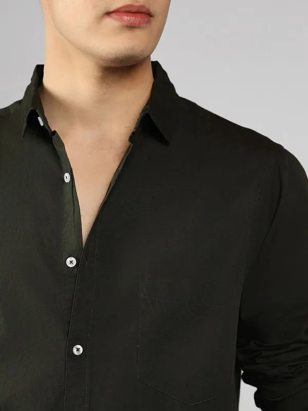 Green_Cotton_Blend_Solid_Regular_Fit_Shirt_For_Men