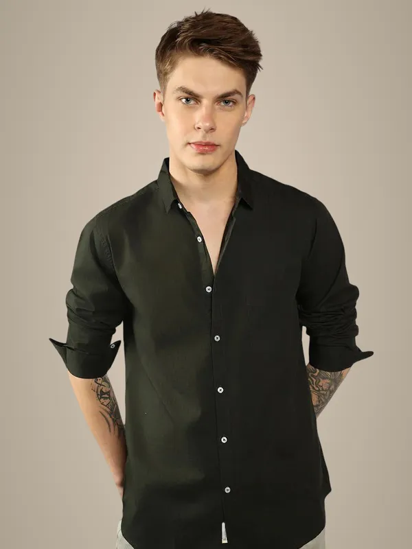 Green_Cotton_Blend_Solid_Regular_Fit_Shirt_For_Men