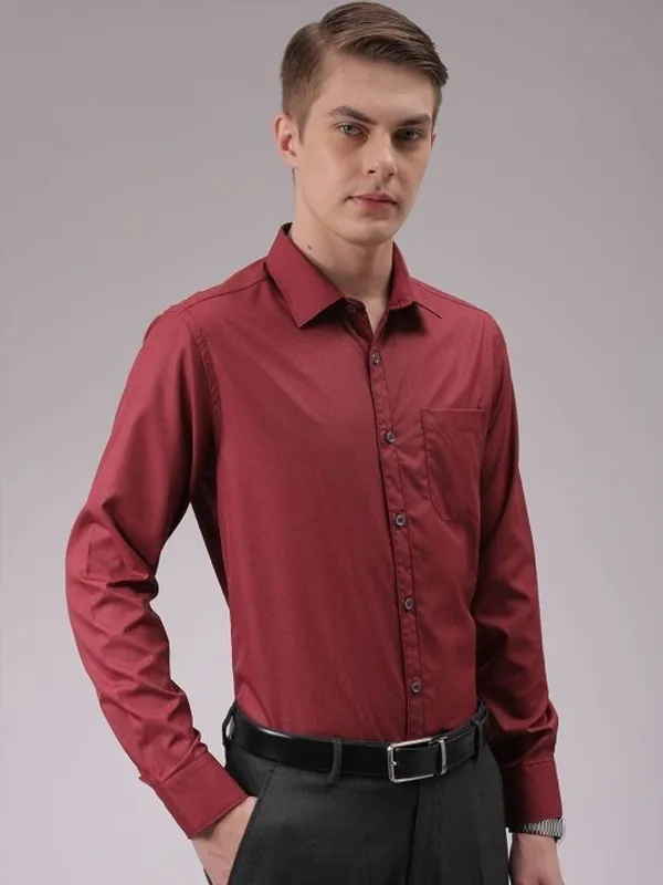 Red_Cotton_Blend_Solid_Regular_Fit_Shirt_For_Men