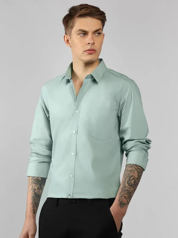 Green_Cotton_Blend_Solid_Regular_Fit_Shirt_For_Men