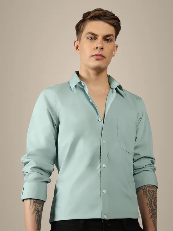 Green_Cotton_Blend_Solid_Regular_Fit_Shirt_For_Men