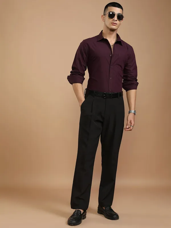 Maroon_Cotton_Blend_Solid_Regular_Fit_Shirt_For_Men