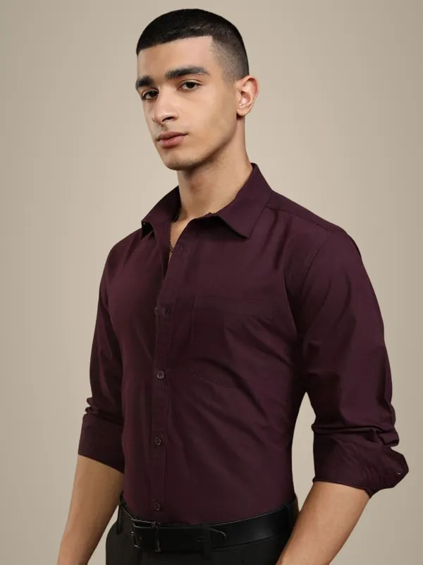 Maroon_Cotton_Blend_Solid_Regular_Fit_Shirt_For_Men