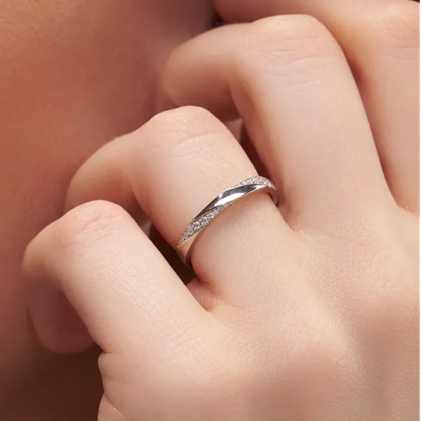 Golden_Metal_Twisted_Diamond_Band_Ring_For_Women_|_92.5_Sterling_Silver
