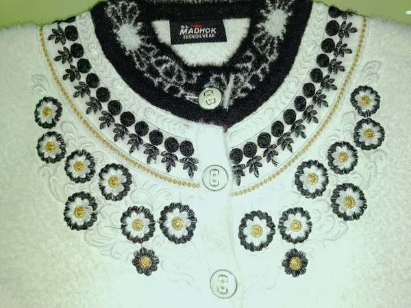 White_&_Black_Cotton_Blend_Regular_Casual_Sweater_For_Women