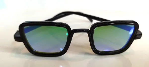 Black_UV_Protection_Sunglasses_For_Kids(Boy_and_Girl)