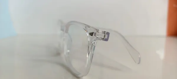 White_Transparent_Round_Frame_for_Men_&_Women