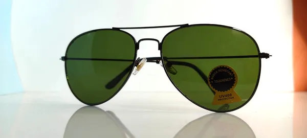 Green_Aviator_Sunglasses_for_Men_and_Women