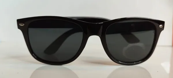 Black_Wayfarer_Sunglasses_For_Men_And_Women