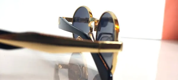 Golden_Oval_Sunglasses_For_Men_&_Women