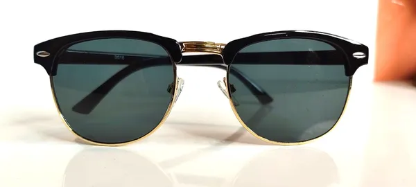 Black_and_Gold_Round_Sunglasses_for_Women__For_Men_&_Women
