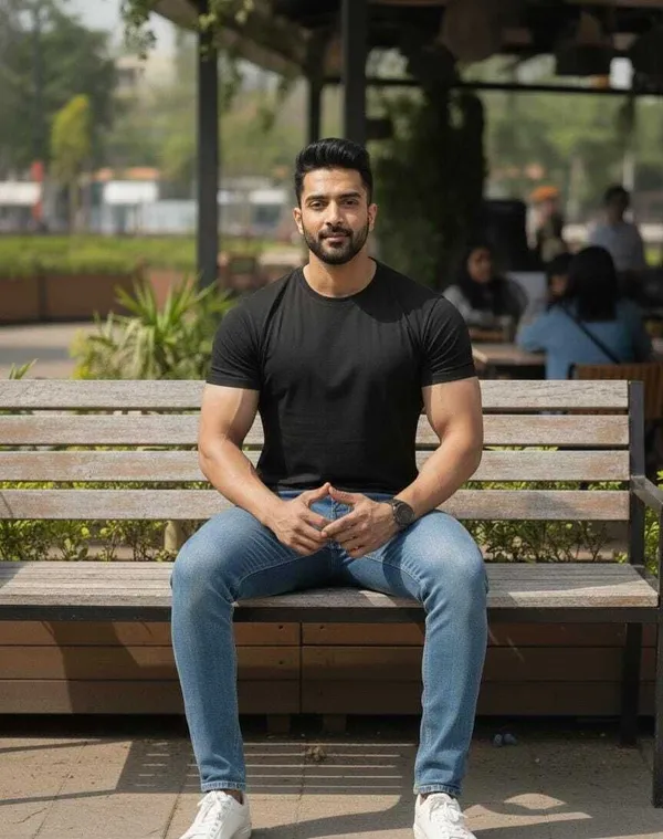 Black_Solid_Round_Neck_T-Shirt_For_Men