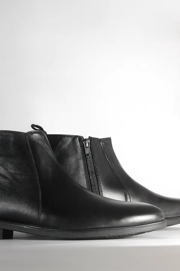 Black_Zip_Up_Leather_Chain_Boots_For_Men
