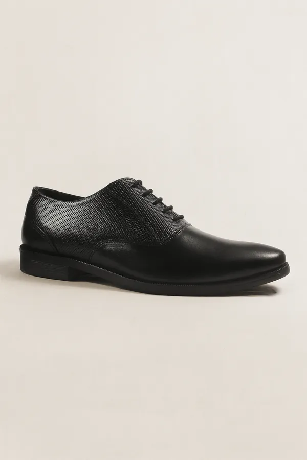 Black_Embossed_Sleek_Derby_For_Men