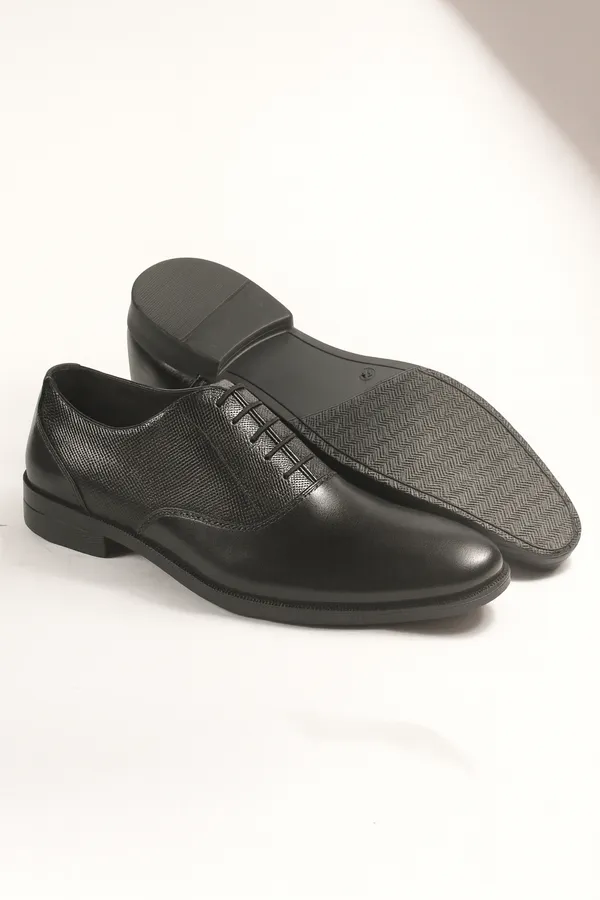 Black_Embossed_Sleek_Derby_For_Men