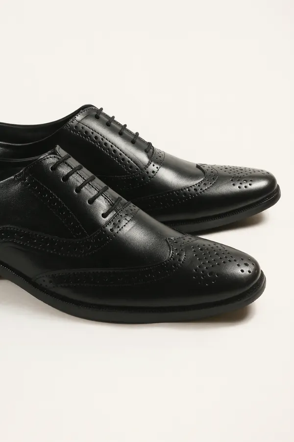 Black_Classic_Brogue_Shoe_For_Men