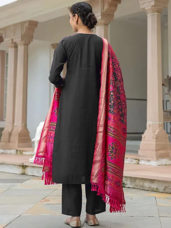 Vibrant_BLACK_Floral_Print_Cotton_Blend_Anarkali_Set