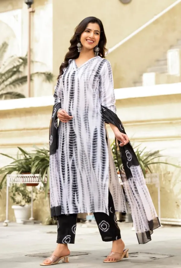 Everyday_Cotton_Black_Straight_Suit_with_Printed_Trousers