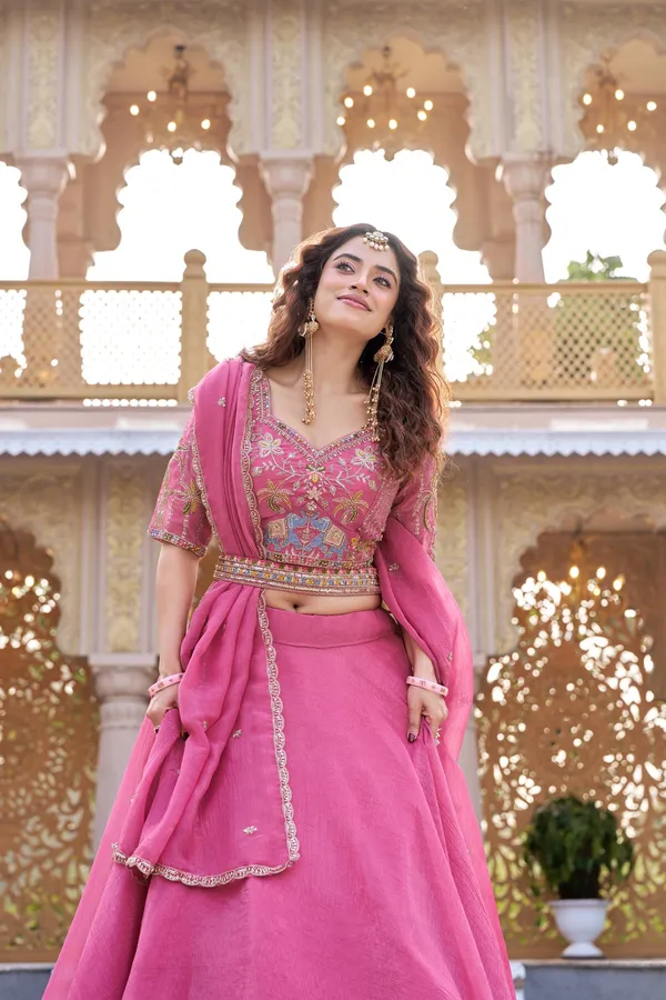 The_Gilded_Rose_Heritage:_An_Artisanal_Scalloped_Symphony_in_Blush_and_Gold.