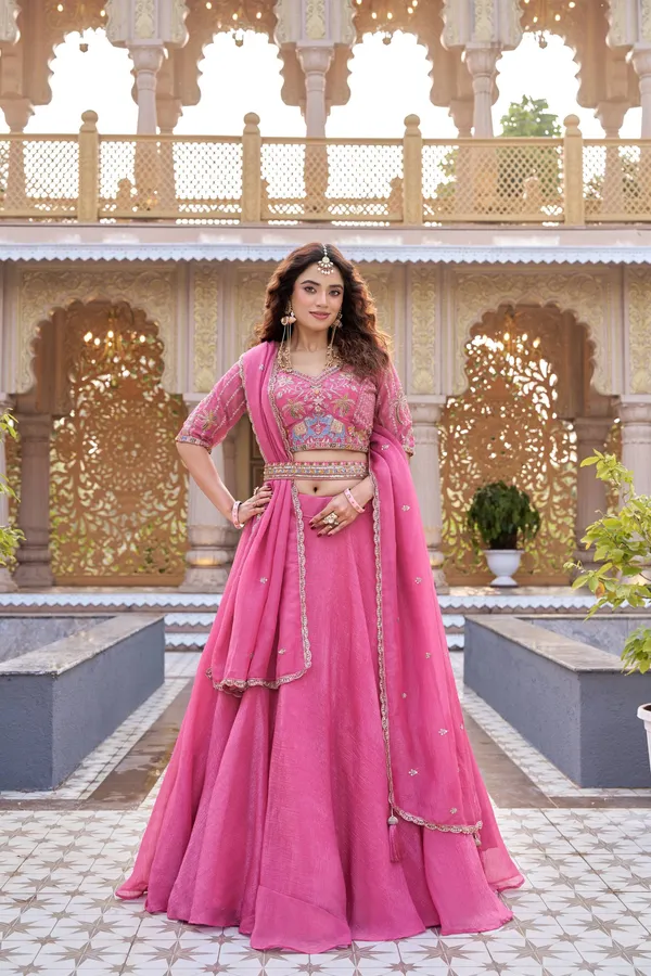 The_Gilded_Rose_Heritage:_An_Artisanal_Scalloped_Symphony_in_Blush_and_Gold.