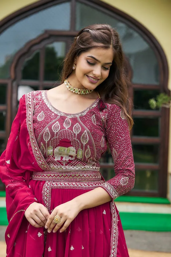 Scarlet_Heritage_Fusion:_Bandhani_Print_Tiered_Skirt_&_Embroidered_Shrug_Set