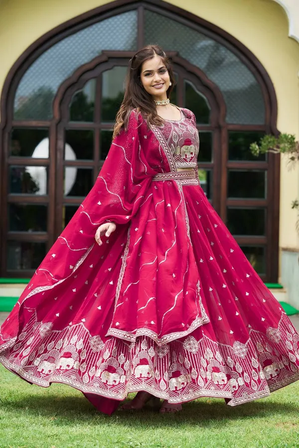 Scarlet_Heritage_Fusion:_Bandhani_Print_Tiered_Skirt_&_Embroidered_Shrug_Set