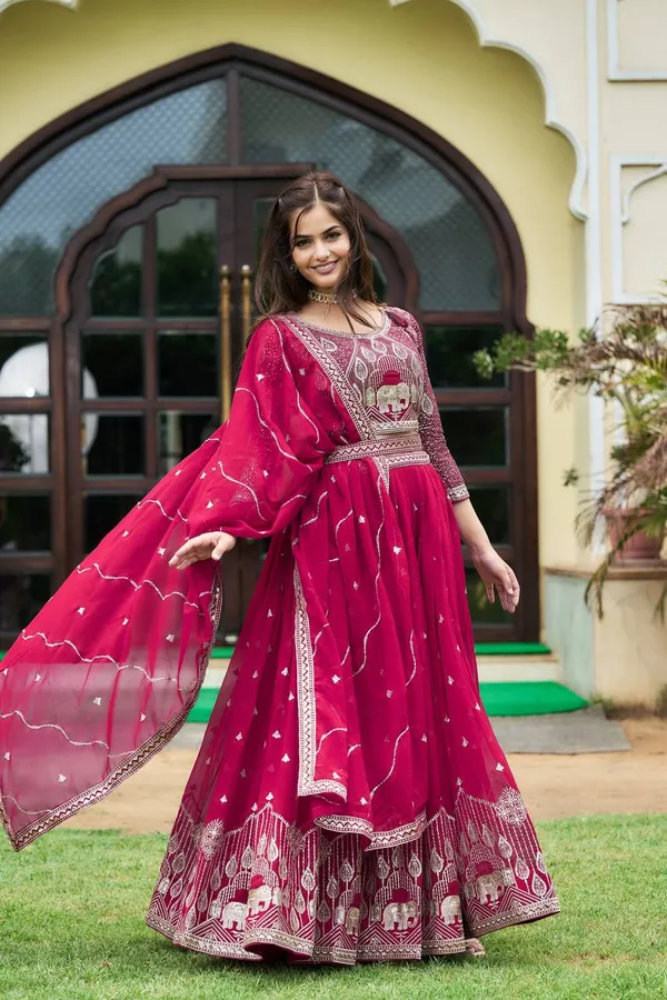 Scarlet_Heritage_Fusion:_Bandhani_Print_Tiered_Skirt_&_Embroidered_Shrug_Set