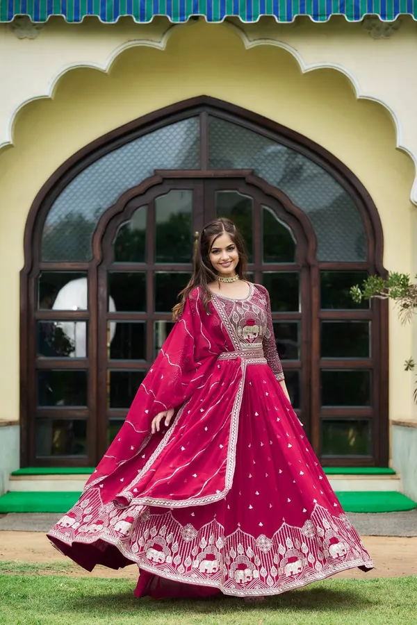 Scarlet_Heritage_Fusion:_Bandhani_Print_Tiered_Skirt_&_Embroidered_Shrug_Set